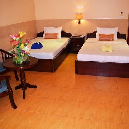 Reaksmey Battambang Hotel Exterior photo