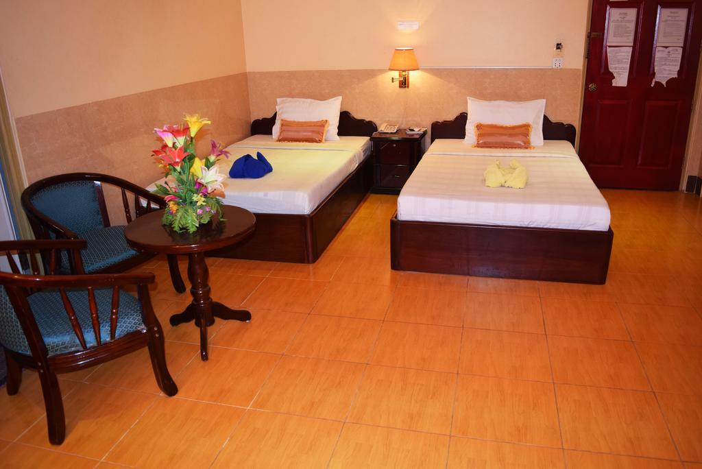 Reaksmey Battambang Hotel Exterior photo