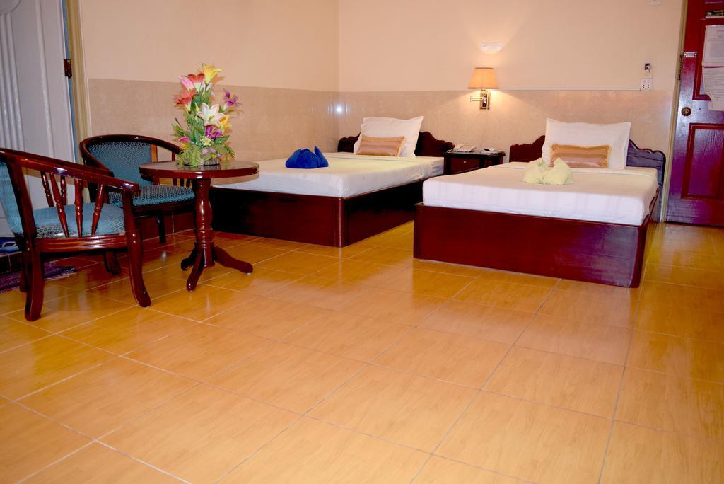 Reaksmey Battambang Hotel Exterior photo