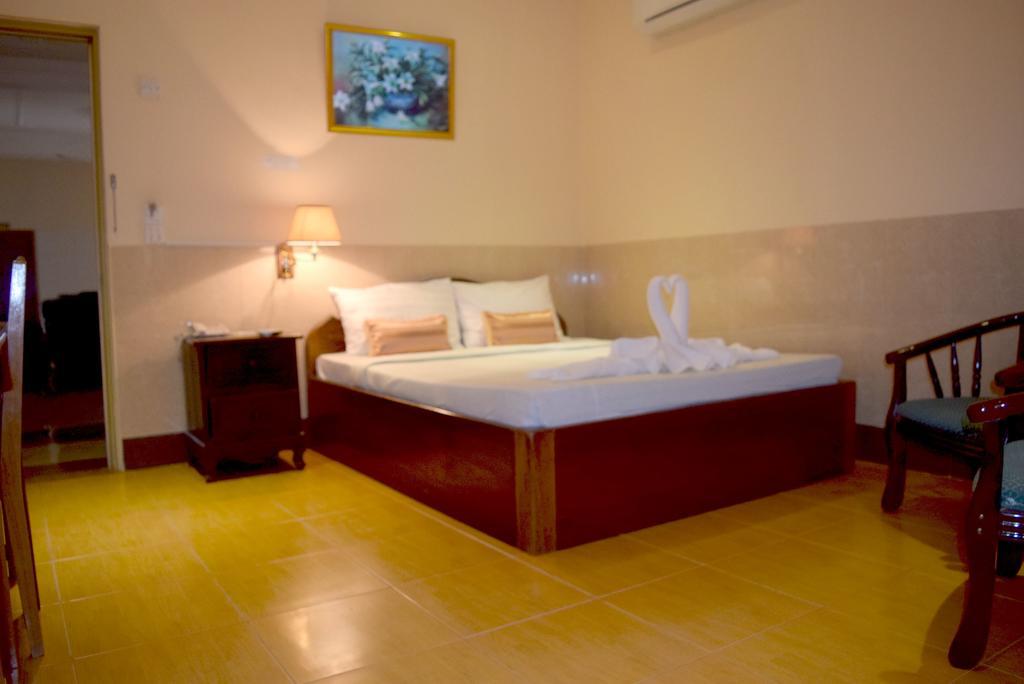 Reaksmey Battambang Hotel Exterior photo
