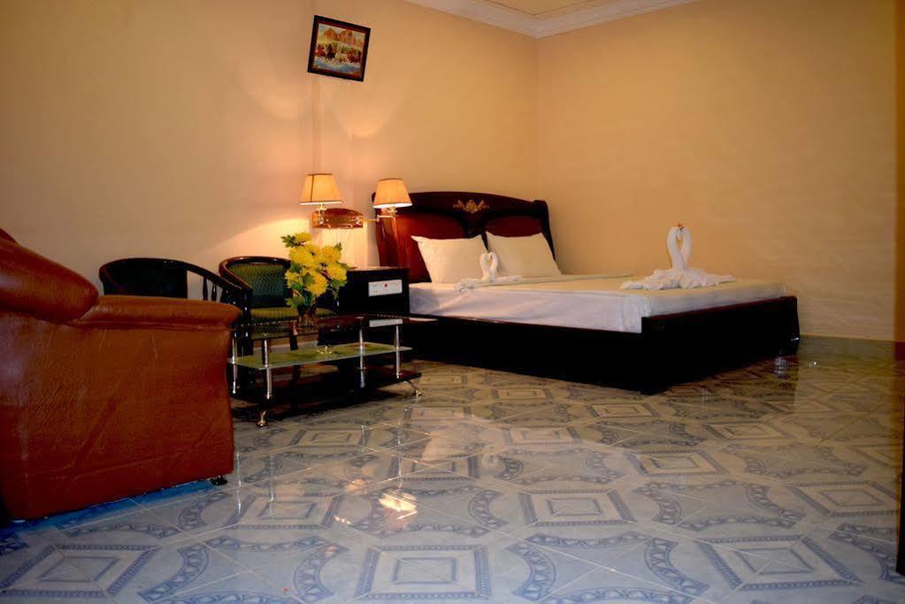 Reaksmey Battambang Hotel Exterior photo